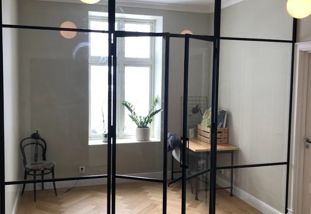 glassvegger med lydisolering