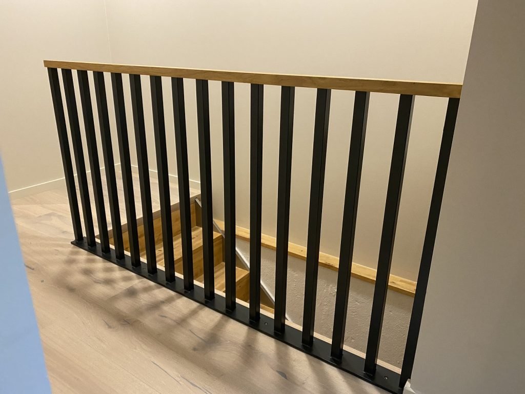 innendørs metallrekkverk