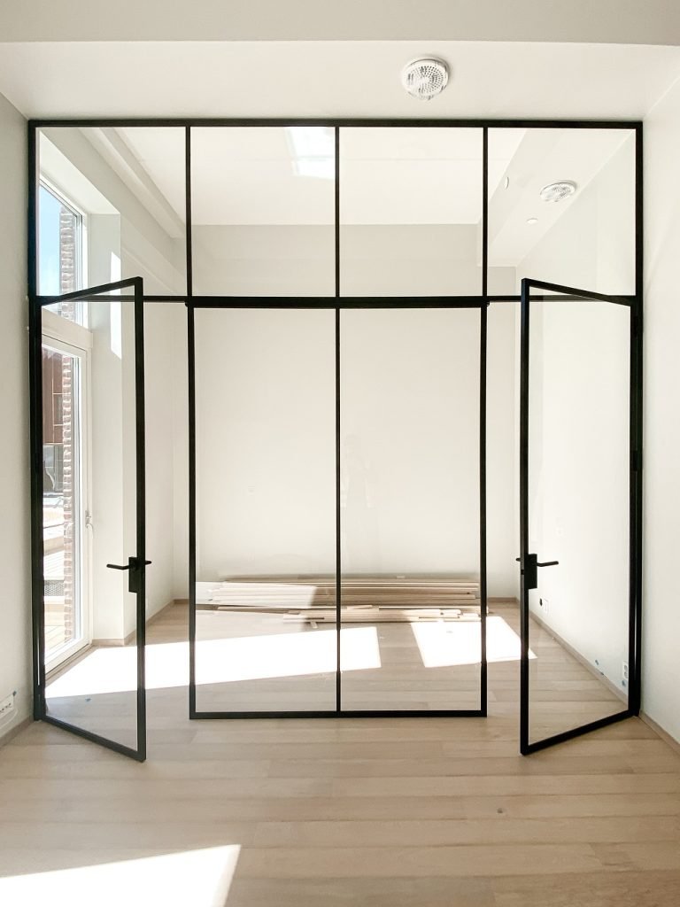 glassvegger med laminert glass
