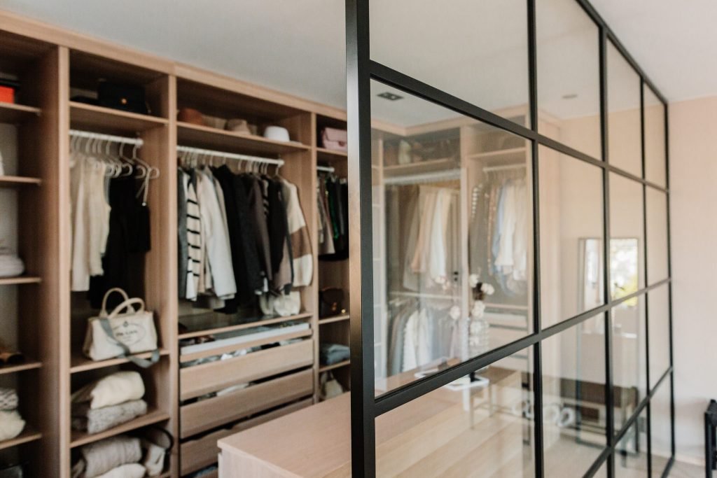 Garderobe med buet vegg