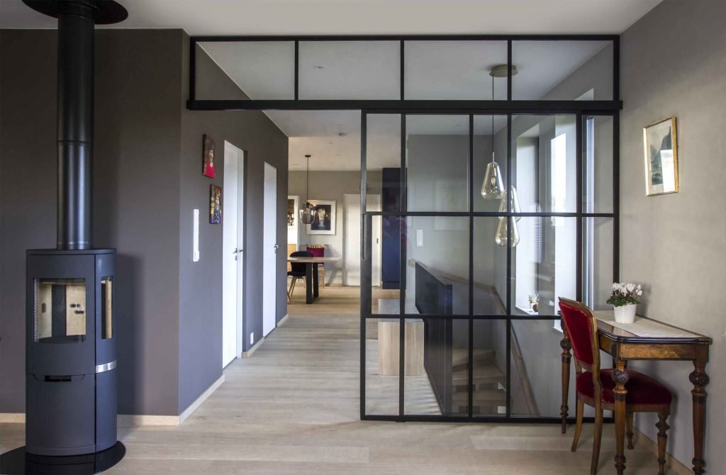 skyvedor-industristil-metall-glass-med-sidefelt skyvedør i metall og glass med integrerte faste sidefelt og industrielt design