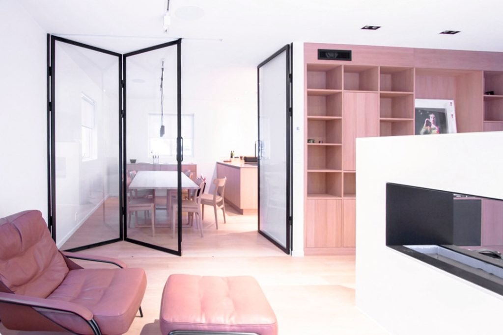 Foldedor-med-glass-Foldedor-i-aluminium-Svart-Foldedorer-metalldorer-pris-industriell-Glassdorer-innvendig-glassdor-dor-med-glass-beste-dor-i-aluminium-med-glass-Skyvedor Svart Foldedor