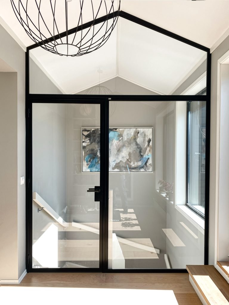 glassvegg-med-lyddemping-glass-glassdør lyddemping-dør-til-hjemmekontor-